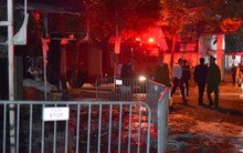 Cháy ngùn ngụt cửa hàng sửa chữa và bán xe đạp điện ở Hà Nội