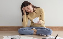 Không làm được 4 điều này, tiền của bạn sẽ mãi đội nón ra đi vì thói quen chi tiêu bốc đồng