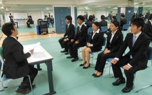 “Làm thế nào để người nghèo mua được kim cương?” - Ứng viên IQ cao đáp khéo được nhận vào làm luôn