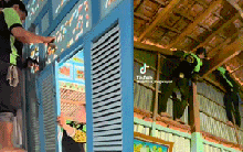 Ngỡ ngàng với độ kỳ công và "mạo hiểm" khi thuê dịch vụ dọn nhà đón Tết, nghe báo giá càng giật mình