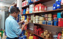 Phát hiện số lượng lớn mứt Tết không nguồn gốc