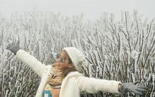 Người Hà Nội đổ xô đi 'săn' băng tuyết trên đỉnh núi Mẫu Sơn