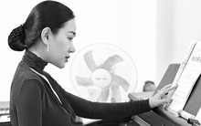 Vợ Hồ Tấn Tài khoe bận cả trăm công việc vẫn tập chơi đàn, chàng cầu thủ có phản ứng bất ngờ