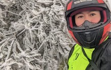 Nơi rét nhất Việt Nam 1 ngày đón 2000 lượt khách: "Ngồi ô tô thì 5 tiếng không biết lên tới đỉnh chưa"