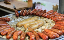 Món ăn đang hot của giới trẻ: Từ lâu đã được WHO liệt vào nhóm gây ung thư, không nên quá lạm dụng kẻo "rước bệnh"