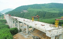 Cận cảnh những cây cầu vượt núi trên cao tốc Diễn Châu - Bãi Vọt