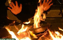 Đốt than sưởi ấm vào mùa đông, hai vợ chồng phải cấp cứu: Cảnh cáo thói quen nguy hiểm ảnh hưởng đến tính mạng