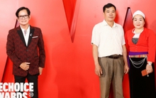 Hình ảnh giản dị của 2 nhà giáo đặc biệt tại thảm đỏ Gala WeChoice Awards 2023