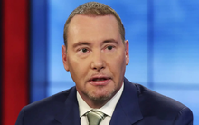 ‘Vua trái phiếu’ Jeffrey Gundlach: Để dành tiền mặt và tránh xa cổ phiếu đắt đỏ vì suy thoái đang đến và làn sóng sa thải sắp dâng cao