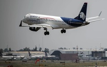 Người đàn ông tự ý mở cửa thoát hiểm máy bay nhưng được 77 hành khách ủng hộ