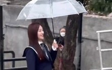 Mỹ nhân hút 85 triệu view nhờ màn hoá nữ sinh cực ngọt ở tuổi 43, thân hình "nhỏ như em bé" gây sốt