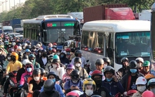 TP.HCM: Cửa ngõ phía Đông kẹt từ sáng đến trưa