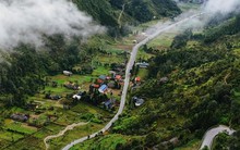 Con dốc được mệnh danh nhiều thách thức nhất Hà Giang, cảnh bên dưới được nhận xét như "Thuỵ Sĩ thu nhỏ"