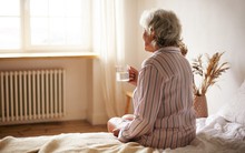 Lương 24 triệu đồng, tôi đưa 14 triệu đồng cho con trai nhưng ngừng chu cấp, lấy lại nhà vì phát hiện 1 thứ