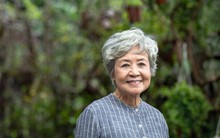 Sau 65 tuổi, tôi nhận ra an nhàn tuổi già rất đơn giản: Chỉ cần dừng 4 việc sau, sống một mình vẫn hài lòng