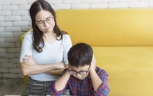 Chuyên gia Harvard: Đây là điều hủy hoại sự tự tin của trẻ nghiêm trọng nhất, nhiều phụ huynh Việt vẫn áp dụng khi dạy con