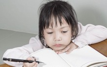 2 yếu tố ảnh hưởng lớn tới việc học của con cái, muốn con giỏi giang cha mẹ cần thay đổi ngay