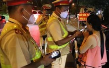 Cảnh sát giao thông có được gửi quyết định xử phạt về cơ quan?