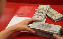 Giá USD tự do bất ngờ tăng vọt