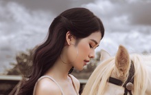 Nữ ca sĩ 3 lần đỗ thủ khoa, nhan sắc nóng bỏng ở tuổi 32 là ai?