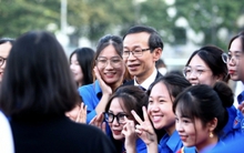 "1.000 người Việt Nam đi ra nước ngoài thì rất nhiều người làm thuê..." - bài phát biểu của thầy Hiệu trưởng ở Hà Nội gây xúc động