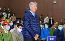 Bị cáo nhiều lần từ chối nhận tiền của Việt Á phải nhận quyết định khởi tố vào ngày nghỉ hưu