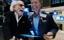 Chứng khoán Mỹ lập đỉnh chưa từng có trong lịch sử sau khi biên bản họp Fed được công bố, áp lực đè nén tâm lý nhà đầu tư dần được tháo gỡ