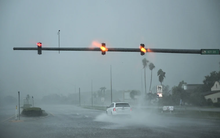 Siêu bão Milton đổ bộ, vì sao CNN miêu tả một thành phố Mỹ hứng 2 kỷ lục 'nghìn năm có một'?