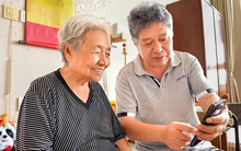 Đưa mẹ 85 tuổi vào viện dưỡng lão, người đàn ông hứng chịu mọi điều tiếng từ hàng xóm khiến gia đình sống khốn khổ: "Nhưng tôi không hối hận"