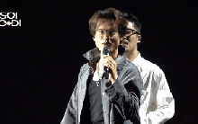 Hà Anh Tuấn lộ bụng to trên sân khấu và pha ứng xử 10 điểm duyên dáng!