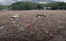 Cảnh tượng như "hậu tận thế" vì siêu bão: Cả ngôi làng bị xóa sổ, hồ nước biến thành bãi rác sau 1 đêm