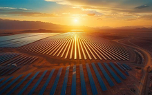 Tham vọng phá kỷ lục chính mình để thế giới nể phục, Trung Quốc bê trăm nghìn tấm pin mặt trời ra sa mạc, trải một vùng rộng hơn Singapore, công suất khổng lồ 8 GW, cung cấp điện cho 6 triệu gia đình