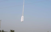 Hà Nội: Nhảy dù vướng vào đường dây điện 110kV, mắc kẹt hơn 1 giờ thì đứt dây