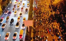 Bức ảnh chụp 2 làn xe ngược chiều như tái hiện cuộc đời của một người