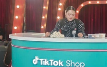 Các tín đồ "săn sale" thức trắng đêm xem chiến thần livestream dịp 11-11