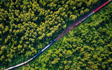 Tuyến đường sắt 100km được mệnh danh đẹp nhất Việt Nam: Lưng tựa núi, mặt giáp biển, vé chỉ từ 80 nghìn VNĐ