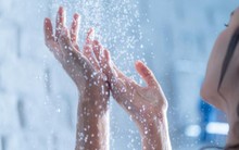 Nhiệt độ giảm tới 7 độ C chớ coi thường chuyện tắm rửa: Dễ ốm yếu, đột quỵ khi bỏ qua những lưu ý này