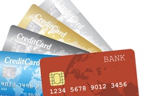 Quên không thanh toán dư nợ thẻ tín dụng đúng hạn, người dùng chịu loại phí nào?