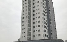 Hà Nội: Sân chung cư tái định cư bỏ hoang biến thành bãi trông giữ ô tô