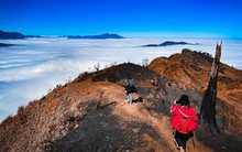 Vi vu 'nóc nhà' Y Tý, ngắm trọn tuyệt tác hoàng hôn trên đỉnh núi cao hơn 2.500m