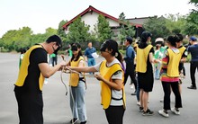 Nhân viên mới không tham gia team building chạy 10km liền bị sa thải ngay lập tức, tòa án tuyên bố: Công ty phải đền bù 73 triệu đồng