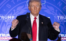 Bà Haley tung đòn kép vào cả Tổng thống Biden lẫn ông Trump