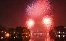 Mãn nhãn 'bữa tiệc ánh sáng' chào năm mới Giáp Thìn 2024