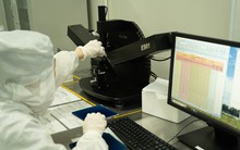 Công nhân hối hả làm việc xuyên Tết, nhận lương ‘khủng’