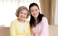 Tôi muốn thưởng cho cháu trai hơn 100 triệu khi nó đậu đại học, khi tình cờ nghe được con trai và con dâu nói chuyện, tôi lập tức rời đi: Thay vì đối xử tử tế với những đứa con bất hiếu, có tiền hãy hưởng thụ tuổi già