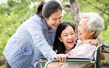 Những năm về già, cha mẹ phải biết "giả vờ" 3 vấn đề riêng tư này với con cái, đây chính là tầm nhìn xa