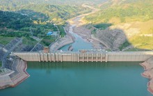 Tiêu thụ giảm mạnh, cảnh báo nước về hồ thủy điện rất thấp