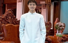 Văn Toàn khai bút đầu năm chốt câu xanh rờn: “Cuối năm lấy vợ”