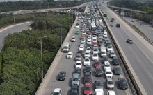 Người dân trở lại Hà Nội sớm, cao tốc Pháp Vân - Cầu Giẽ kẹt cứng
