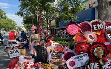 Hoa hồng tươi giảm giá, sức mua chậm trong ngày lễ Tình nhân